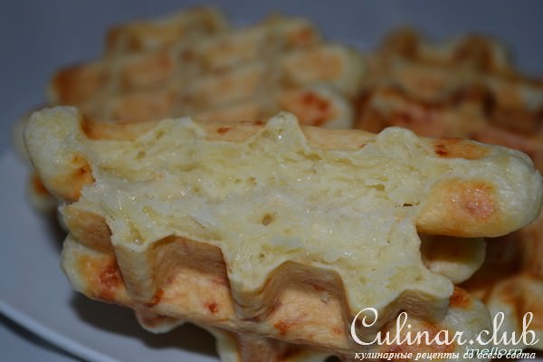 Сметанные вафли с сыром