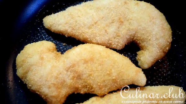 "Золотой петушок" с курагой и сыром в "рубашке" из слоеного теста.