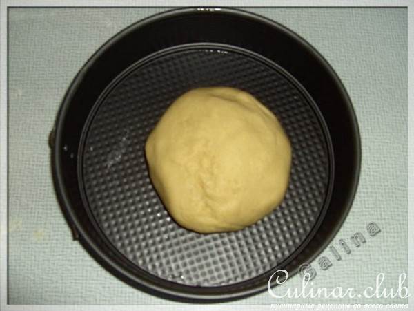 Творожный пирог с ананасом и красной смородиной
