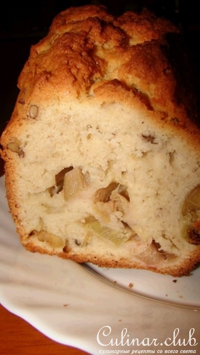 Кекс с ревенем и грецкими орешками