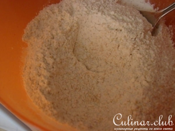Пирог из кускуса с сиропом из чернослива