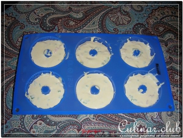 Кукурузные кексы с беконом и зеленым луком