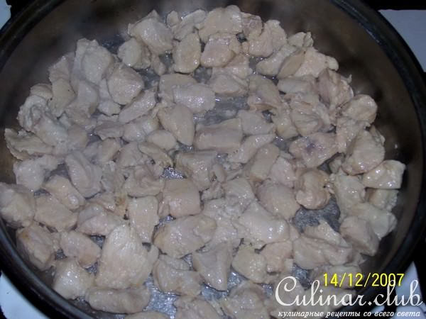 Слоеный пирог с курицей, рисом и яйцом
