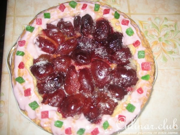 Аналогичный пирог со сливами.