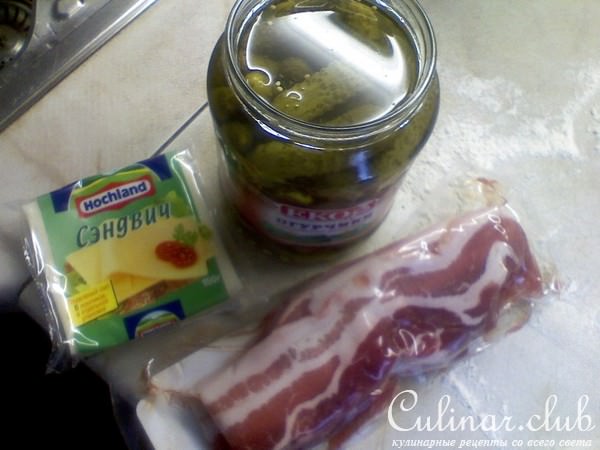 Закусочные рулетики из слоёного теста