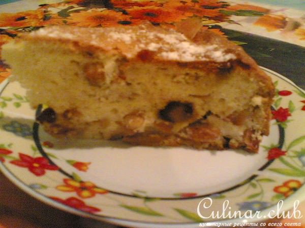 Яблочный пирог с финиками и орехами