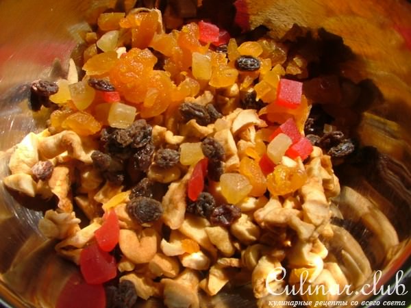 Пастия из фило с сухофруктами, шоколадом и халвой