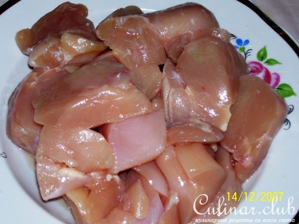 Слоеный пирог с курицей, рисом и яйцом