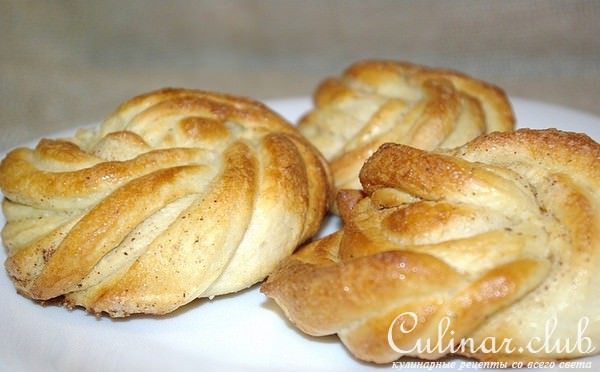 Крученые плюшки и косичка из дрожжевого теста