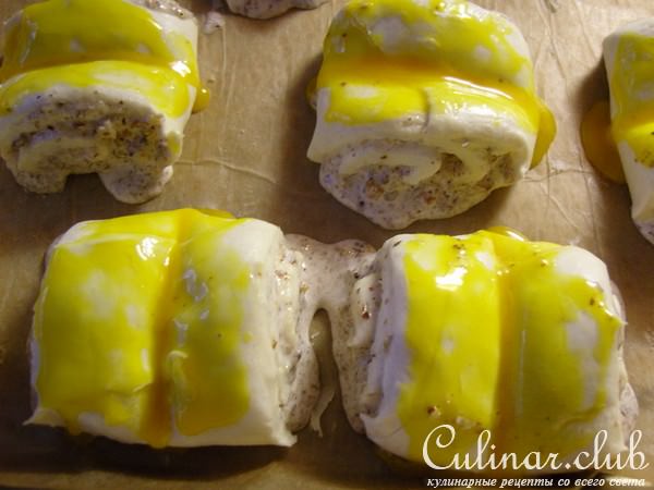 Слоенка с кремом "Безе",орехами