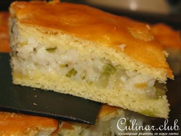 пирог с рисом и солеными огурцами