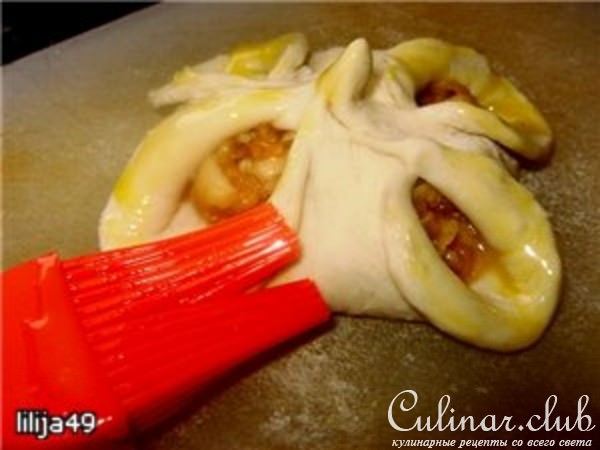 Слоеные булочки с яблоками