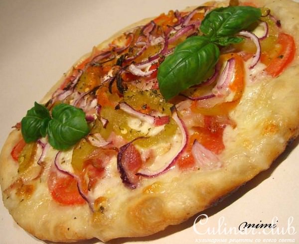 пицца с печеным перцем,беконом и пармезаном
