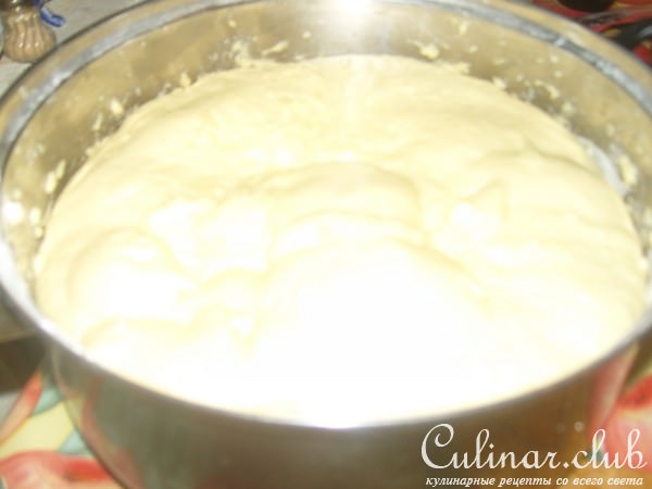 Кулич с орехами и курагой