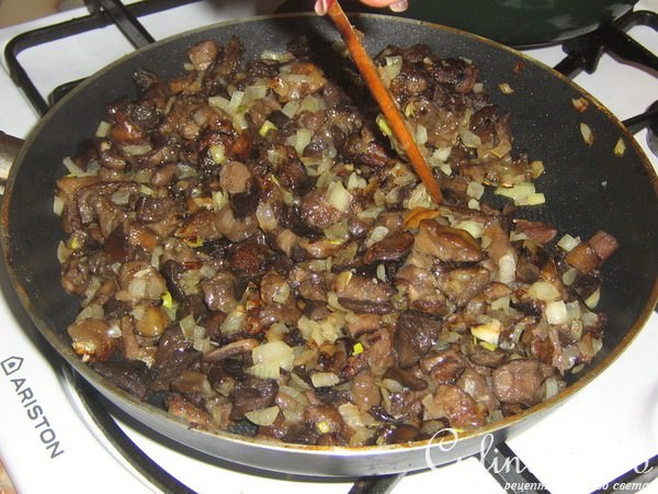 пирог с грибами и сыром