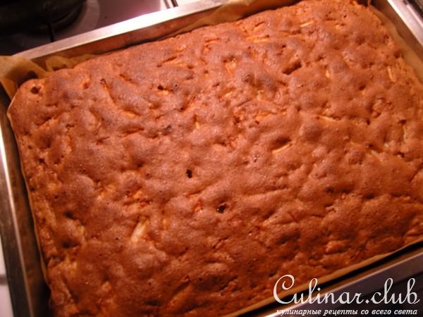 Пряниковый пирог с яблоками