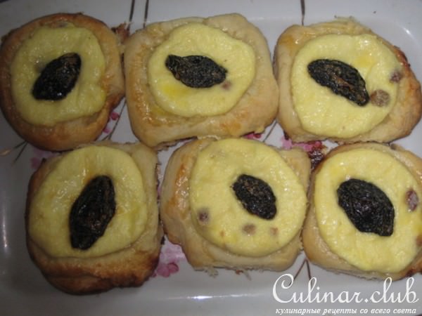 Ватрушки с творогом и черносливом