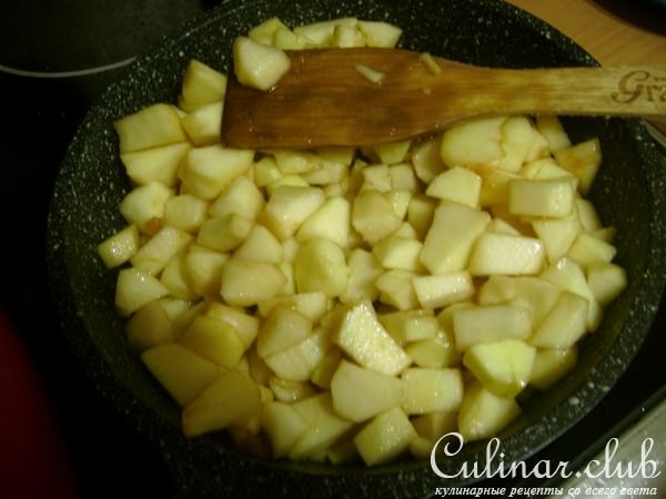 Ароматная шарлотка с яблоками и брусникой. Для Наташи-krisenok.