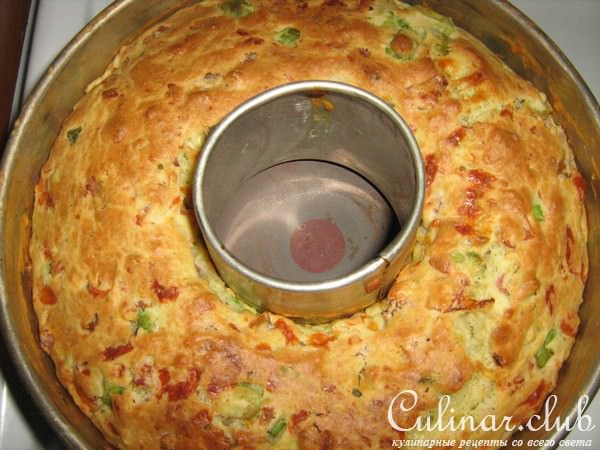 Закусочный кекс с авокадо и беконом.