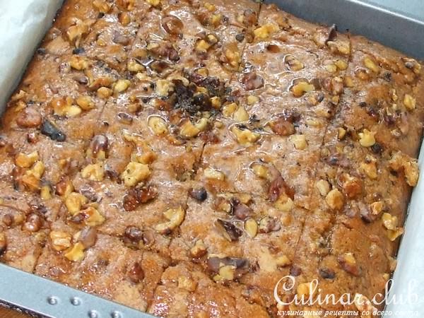 Медовый кекс с грецкими орехами