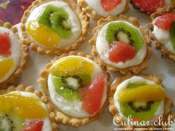 пирожные песочные с фруктами