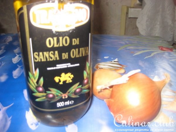 Белый хлеб с жареным луком.