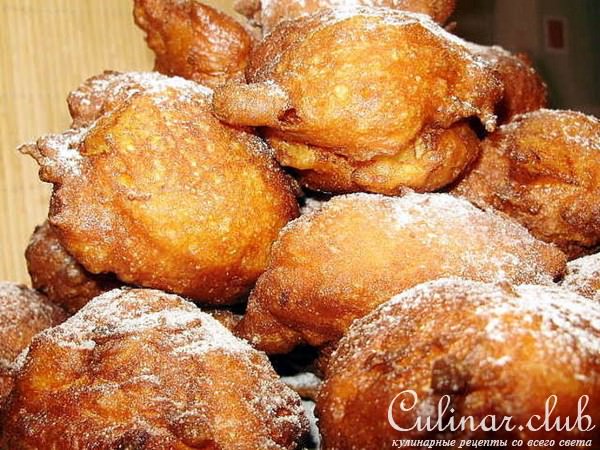 Дрожжевые оладьи с яблоками