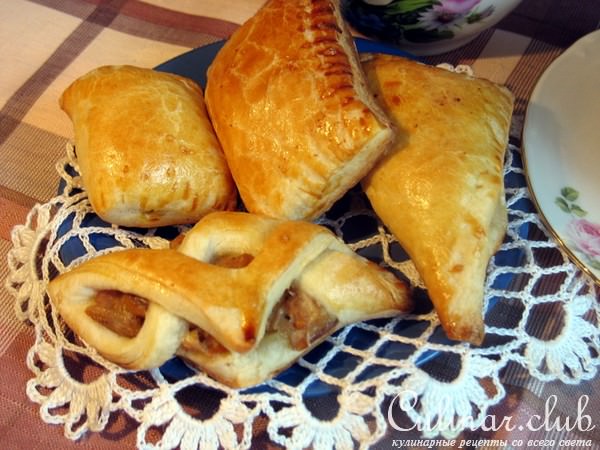 Слоеные пирожки с курино-грибной начинкой