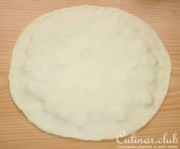 Лепешки с луком,оливками и томатным соусом