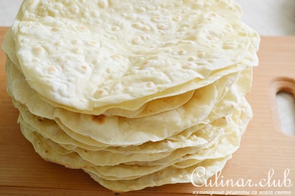 Тонкий лаваш в домашних условиях с курицей.