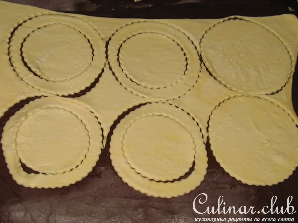 Слойки с рокфором и инжиром