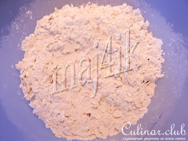 Пряный пирог из овсянки со сгущенным молоком