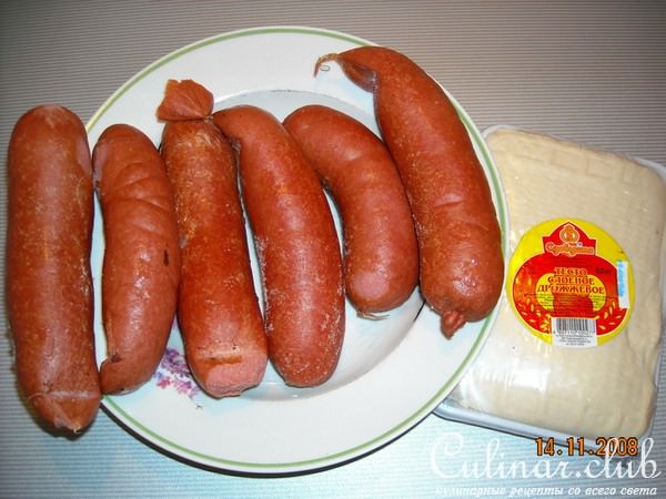 Сардельки в слоеном тесте по-кургански