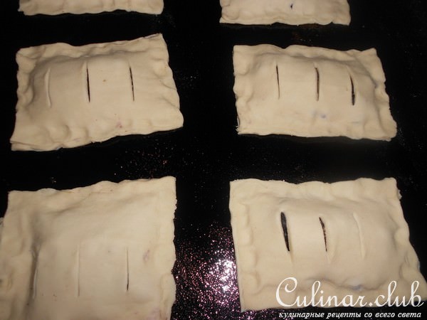 Слойки с черникой