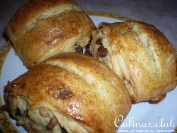 "Булочка с изюмом, медом и орешками..."