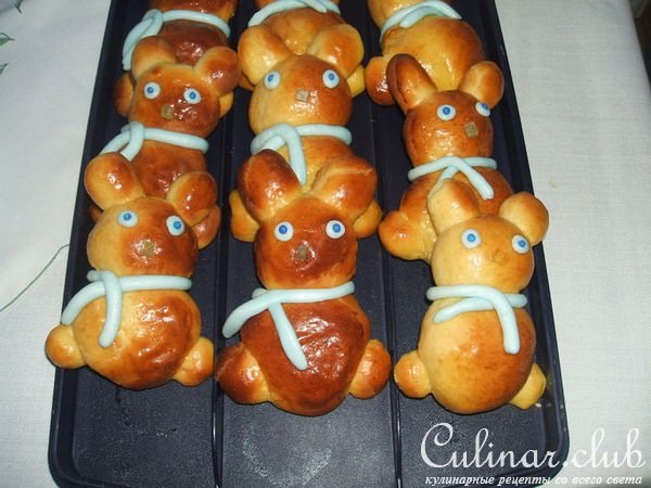 булочки с корицей и посыпкой