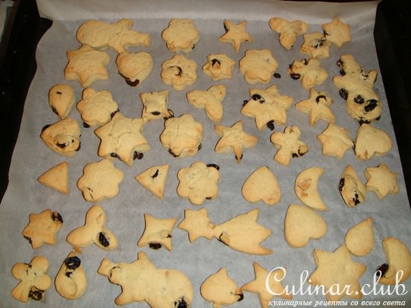 Песочное печенье с изюмом и орехами