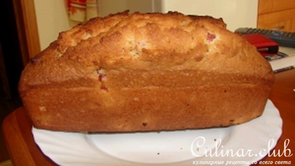 Кекс с ревенем и грецкими орешками