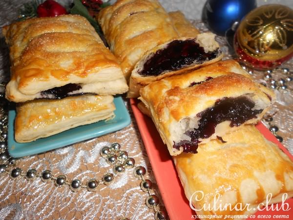 Слойки с черникой