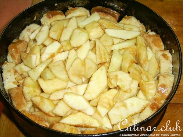 Запеканка из яблок и сухарей