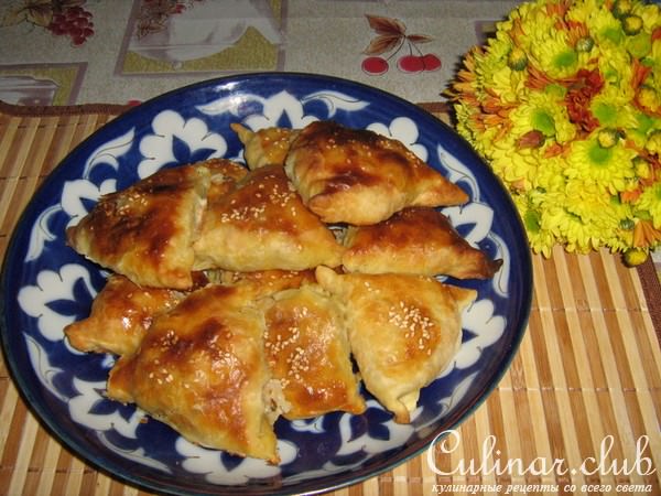 Самса с тыквой и мясным фаршем.