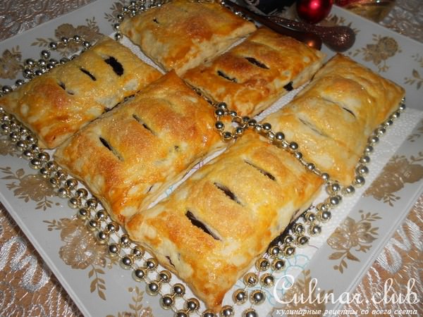 Слойки с черникой