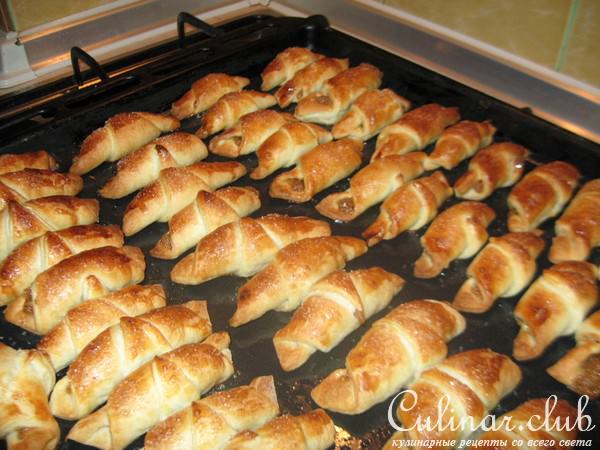 Рогалики со сгущенкой и джемом