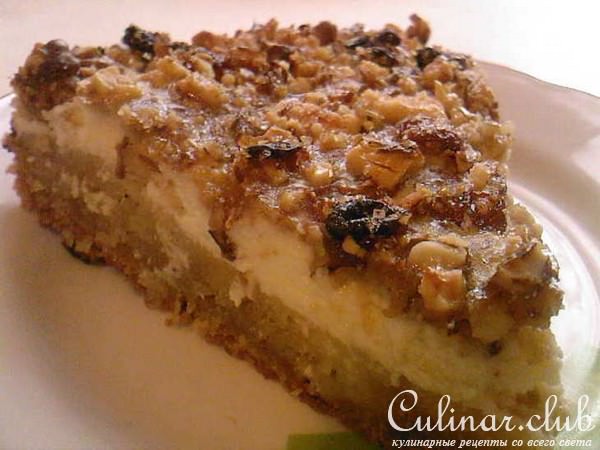 Песочный торт с орехами и изюмом