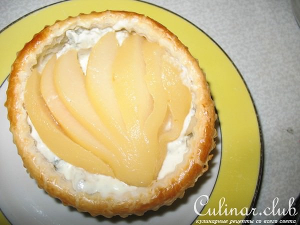 Слойки с рокфором и грушами