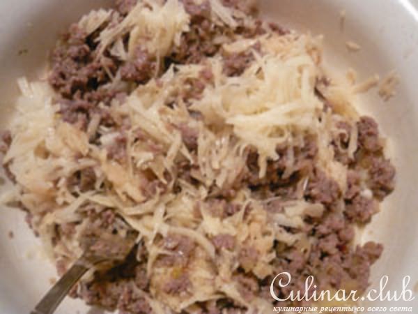 Пирог нежный с мясом и картофелем