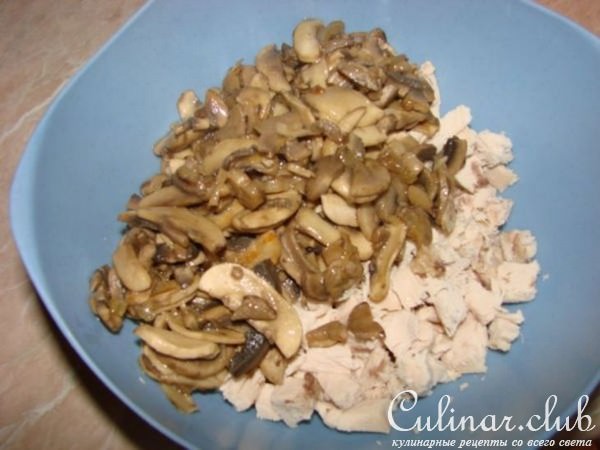 Слойки с курицей и грибами.Самые простые.