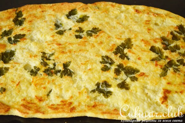 Нежный рулет с курицей и сливочным сыром.
