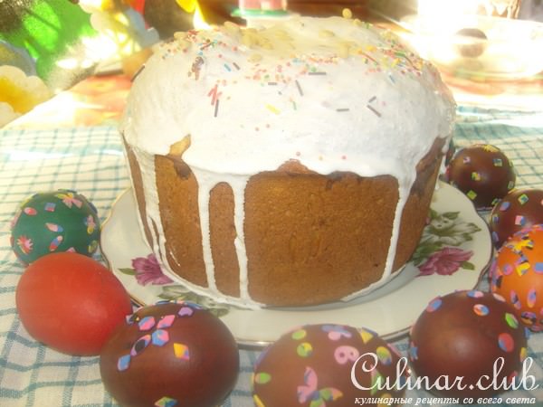 Кулич с орехами и курагой