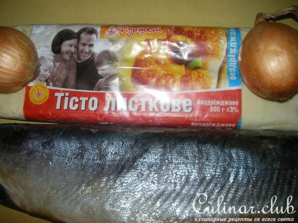 Расстегаи из слоеного теста с горбушей
